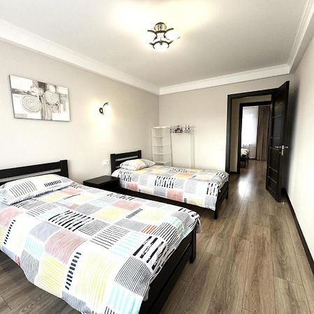 Artal Apartment On Obolonskyi Avenue 16A, 2 Bedroom キエフ エクステリア 写真